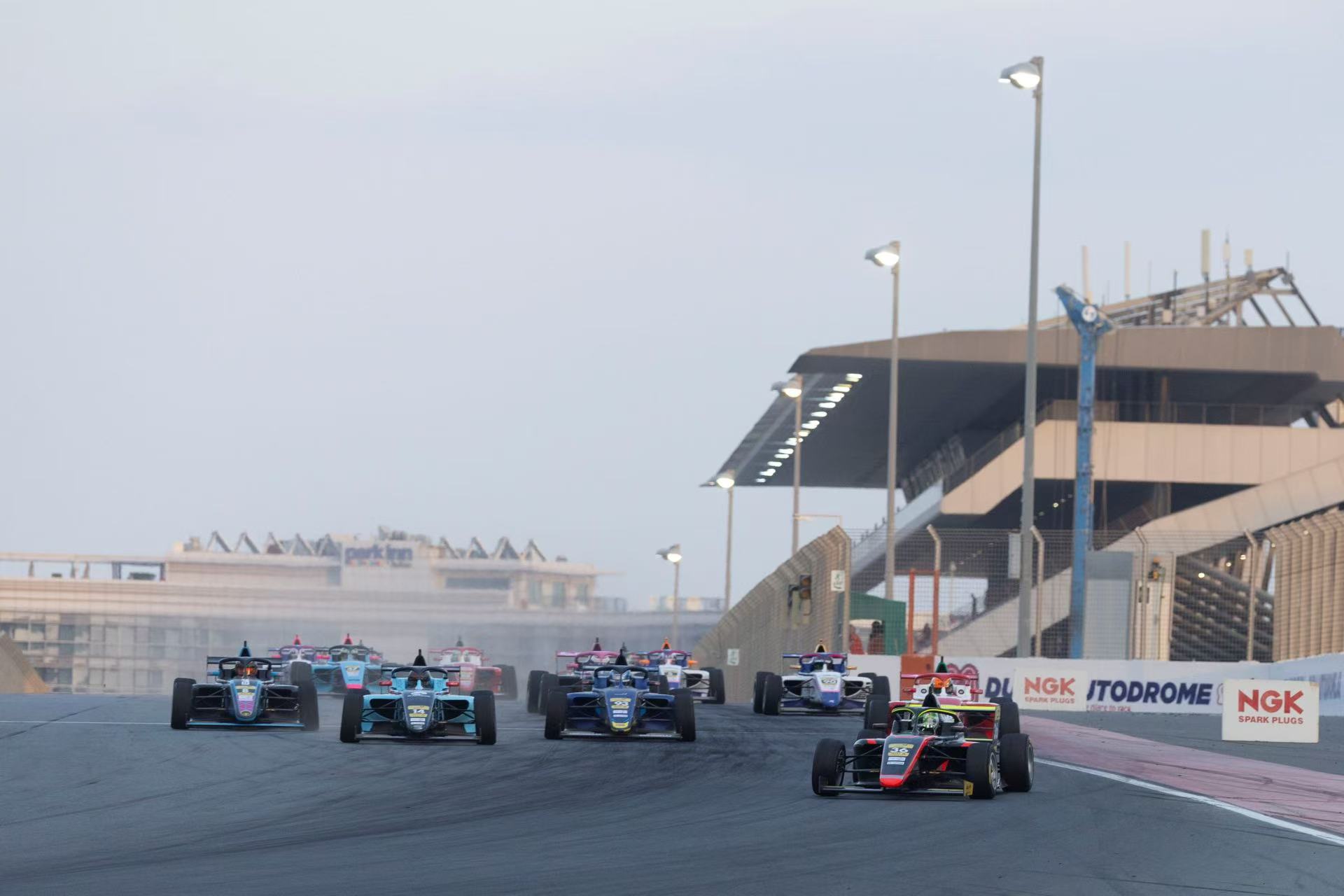 Al Dhaheri leads Jonsson after thrilling series opener